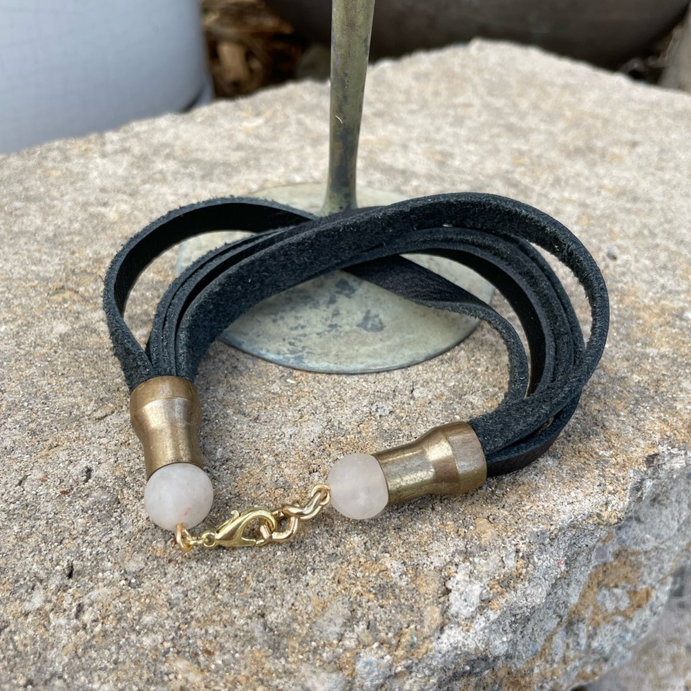 Rose quartz and leather bracelet